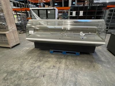 une vitrine de magasin contenant de nombreux articles