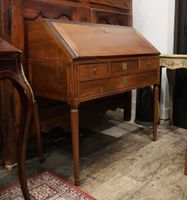 Bureau à abattant en bois naturel mouluré, style Louis XVI (photo 3)