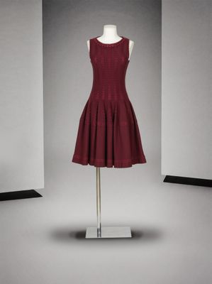 une image d'une robe sur un mannequin