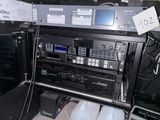 une photo montrant tout un ensemble d'appareils électroniques dans une pièce