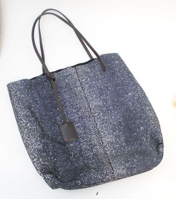 Linde Gallery à Saint-Barth Sac cabas imitation galuchat - Photo 1