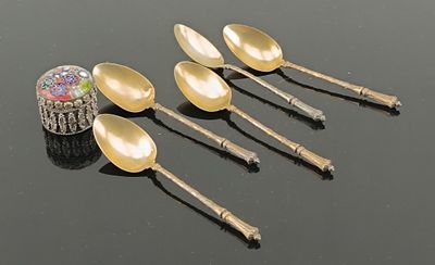 Emile PUIFORCAT. Cinq cuillères en argent poinçon hurre de s… - Photo 1