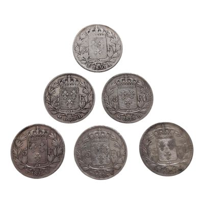 six types différents de pièces d'argent sur fond blanc