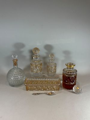 a lot of glass items that are sitting on a table