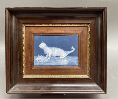 tableau représentant un chat blanc couché, dans un cadre en bois