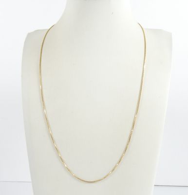 a gold chain necklace on a mannequin mannequin