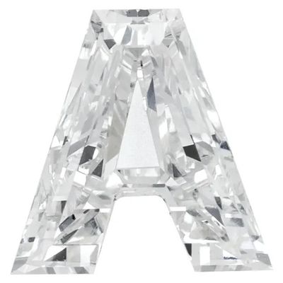 La lettre « a » est composée de cristaux transparents.