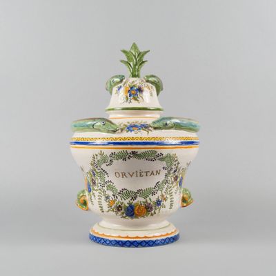 an image of a decorative vase with a lid