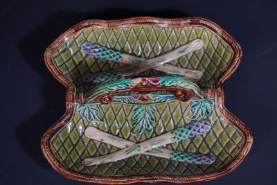 a green tray with a purse and two spoons on it