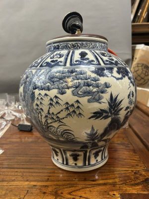 Lampe en porcelaine chinoise à décor bleu et blanc de guerri… - Photo 1