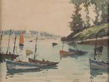 un tableau représentant des bateaux sur l'eau, avec des arbres en arrière-plan