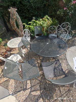 a table and chairs that are outside in the yard