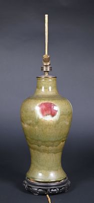 Vase balustre en céramique émaillée céladon et pastilles rou…