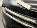 a sticker on the hood of a car that says vaunto