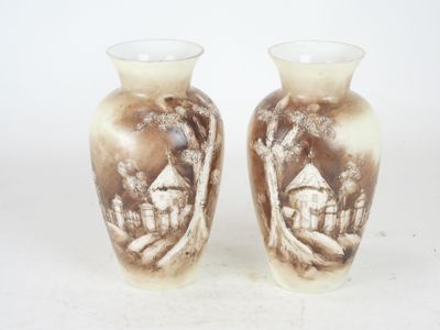 two vases that are sitting side by side