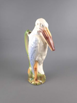 figurine en porcelaine représentant un pélican blanc au long bec