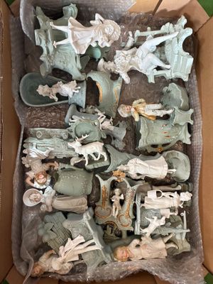 Lot de sujets en biscuit de porcelaine verte - Photo 1