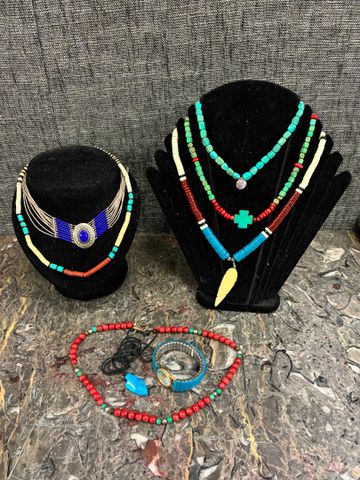 Lot de bijoux fantaisie dont turquoise