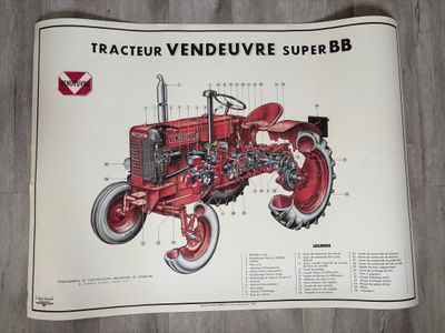 On voit un tracteur rouge posé sur un parquet, sur fond blanc.