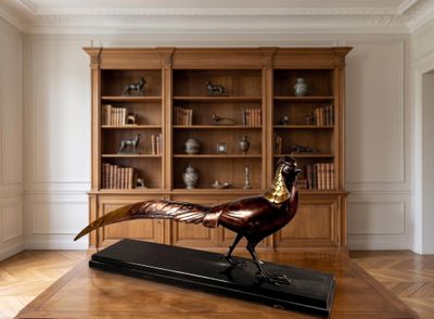 LORINO (XXe siècle). Poule faisane, important sujet en bronz…