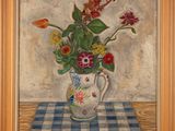 tableau représentant un vase de fleurs posé sur une table recouverte d'une nappe à carreaux