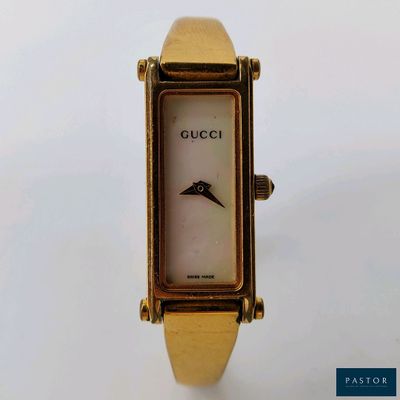 GUCCI montre femme modèle Horsebit en métal doré écran nacre…