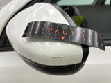 a sticker on the side mirror of a car that says vauto
