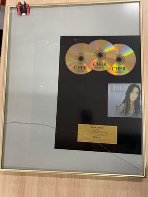 une photo représentant deux CD dans un cadre