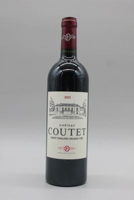 la bouteille de vin rouge est posée sur la table