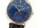 gros plan d'une montre-bracelet avec un cadran bleu