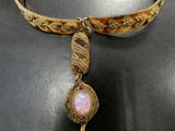 gros plan d'un collier sur un mannequin mannequin mannequin mannequin mannequin mannequin mannequin mannequin mannequin