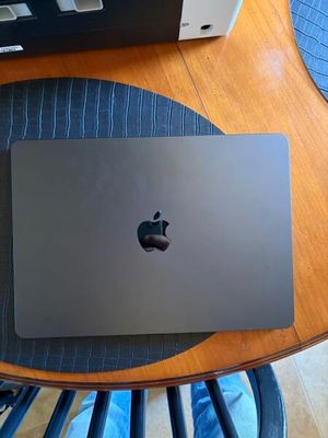 Ordinateur portable Apple MacBook Pro avec écran Retina et étui Retina