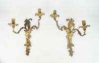 Belle paire d'appliques en bronze ciselé et doré présentant …