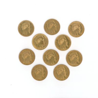 six souverains d'or britanniques sur fond blanc