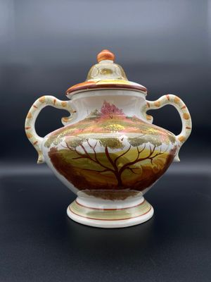 une image représentant un vase orné d'un arbre