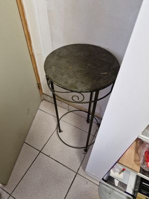 Guéridon en métal DOSSIER 6 : COIFFEUR