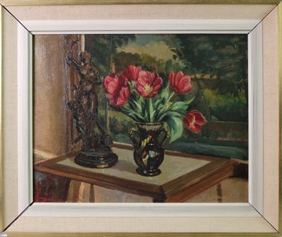 une peinture de fleurs rouges dans un vase sur une table