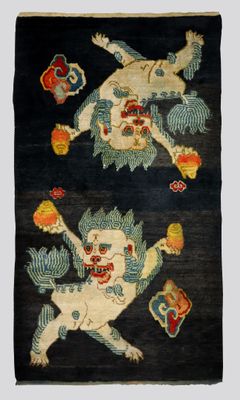 une photo d'un tapis sur lequel figurent deux chats