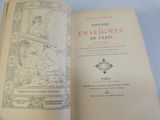 un livre ouvert sur lequel figure une femme