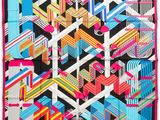 une écharpe carrée multicolore à motifs géométriques