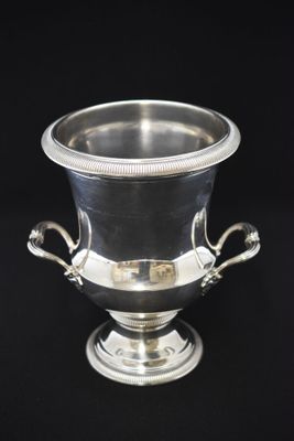 SEAU à CHAMPAGNE sur piédouche et bord godronné en métal arg… - Photo 1