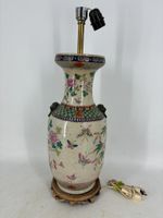 ASIE Grand vase en porcelaine de forme balustre, polychrome …