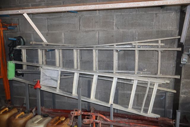 Deux échelles double aluminium et escabeau alu. Visite le mercred...