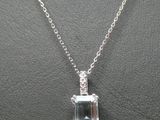 un collier en or blanc serti d'une aigue-marine et de diamants