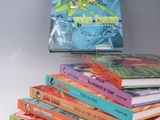 une pile de livres superposés