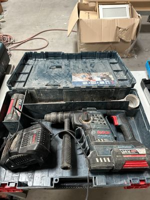 une photo d'une boîte à outils sur laquelle sont posés des outils