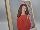 la couverture d'un magazine sur laquelle figure le portrait d'une femme en robe rouge