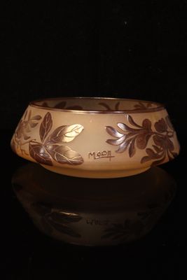 a close up of a ring with flowers on it