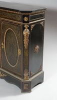 Buffet en bois noirci et marqueterie de style Boulle de lait… (photo 2)