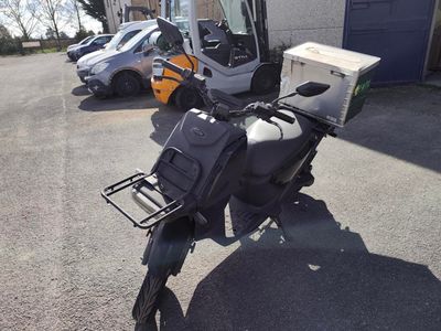 E-MAX SCOOTER E-MAX - Genre : CL - Carrosserie : SOLO - Energie : EL -